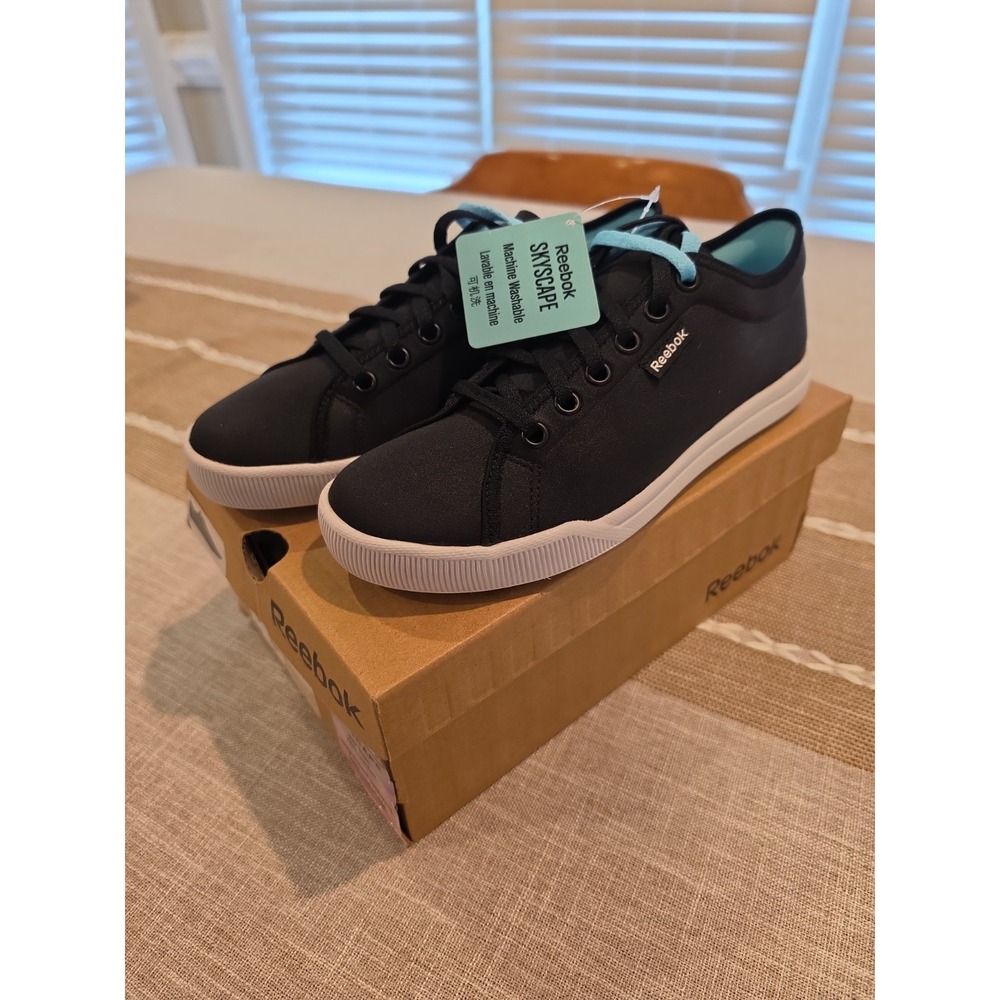Reebok Skyscape Runaround 2.0 Women's Size 6— New In Box